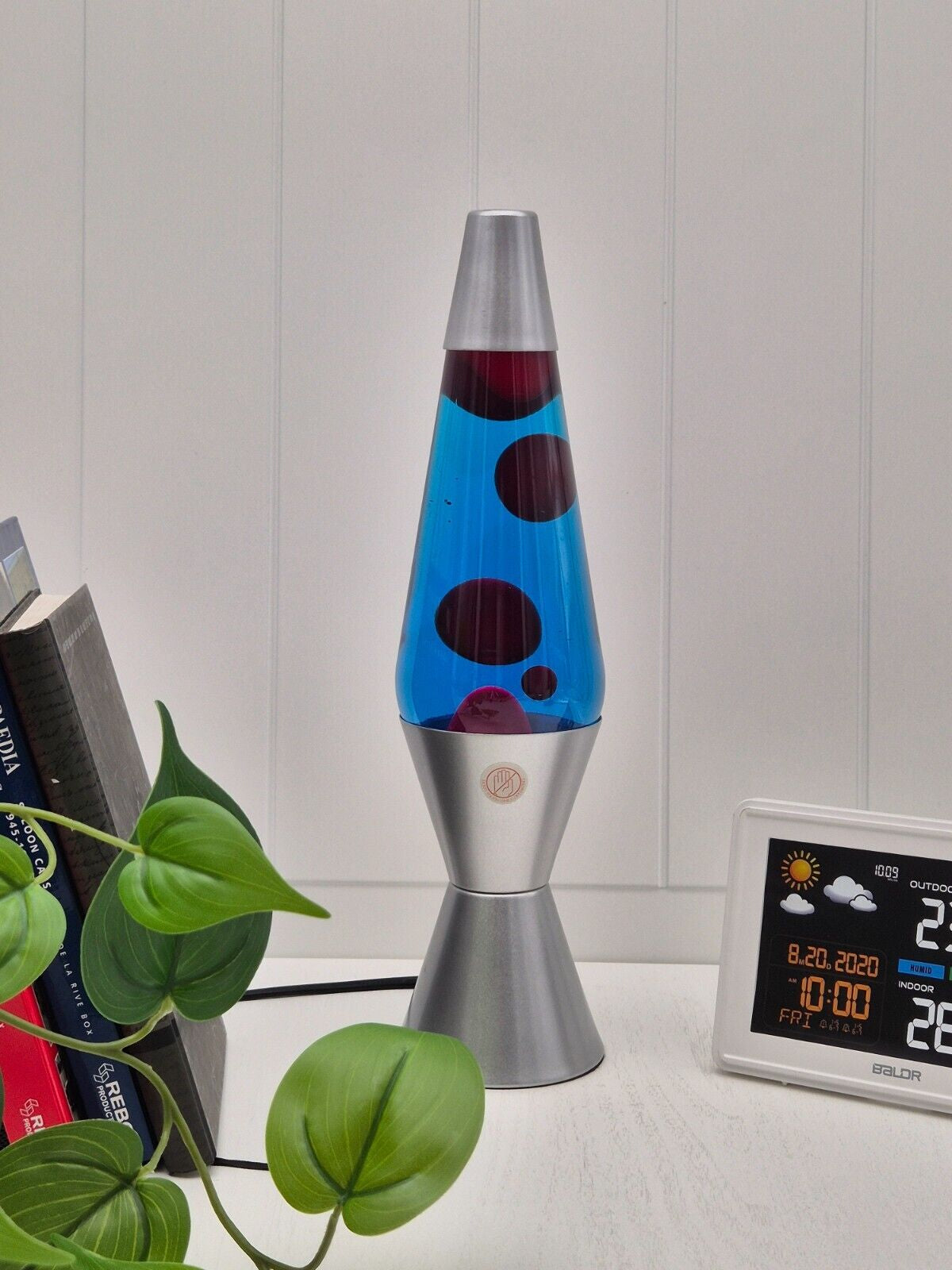 New LAVA LAMP METAL BASE 37CM LIGHT/NIGHT LIGHT/ GIFT