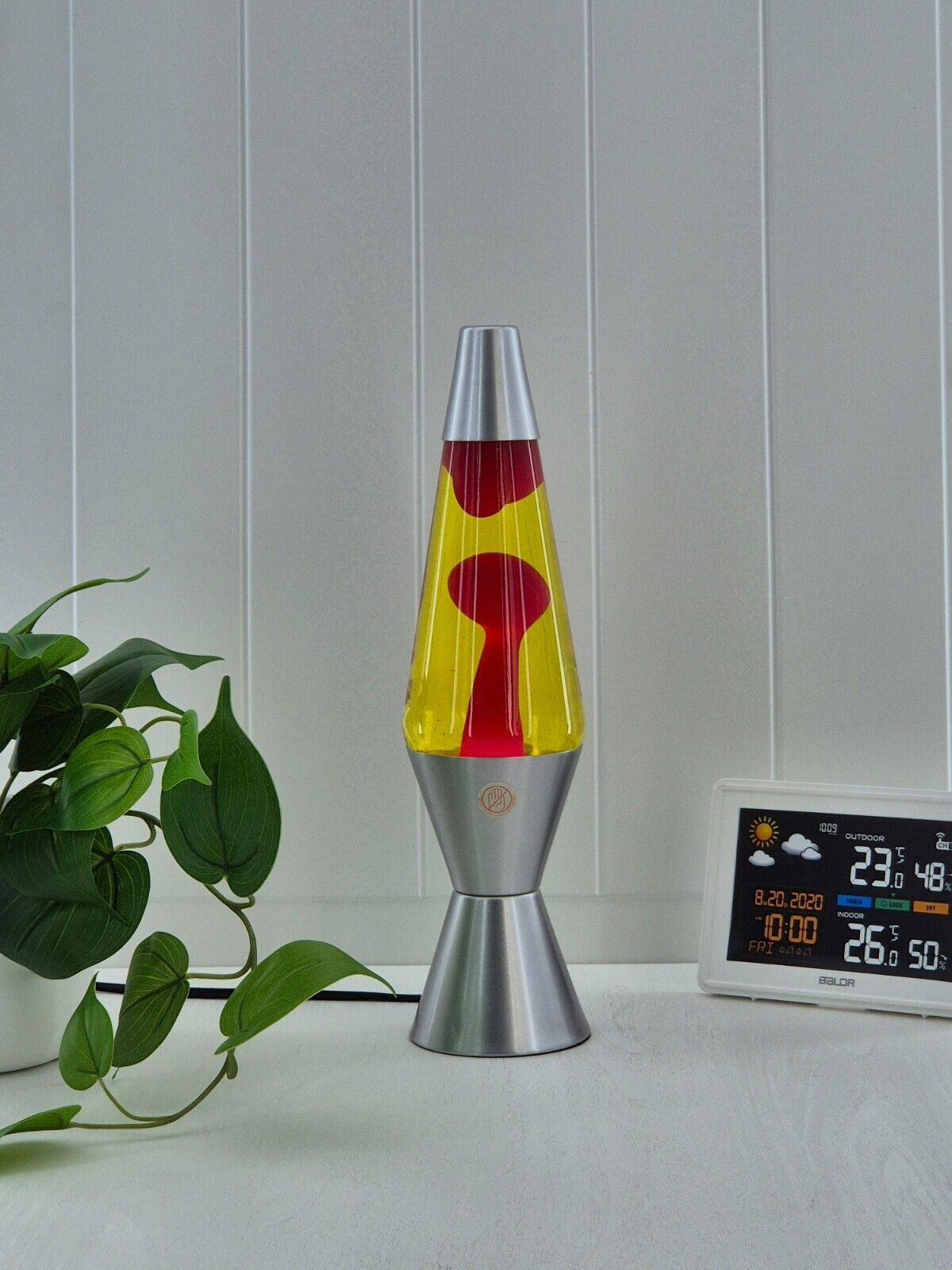 New LAVA LAMP METAL BASE 37CM LIGHT/NIGHT LIGHT/ GIFT