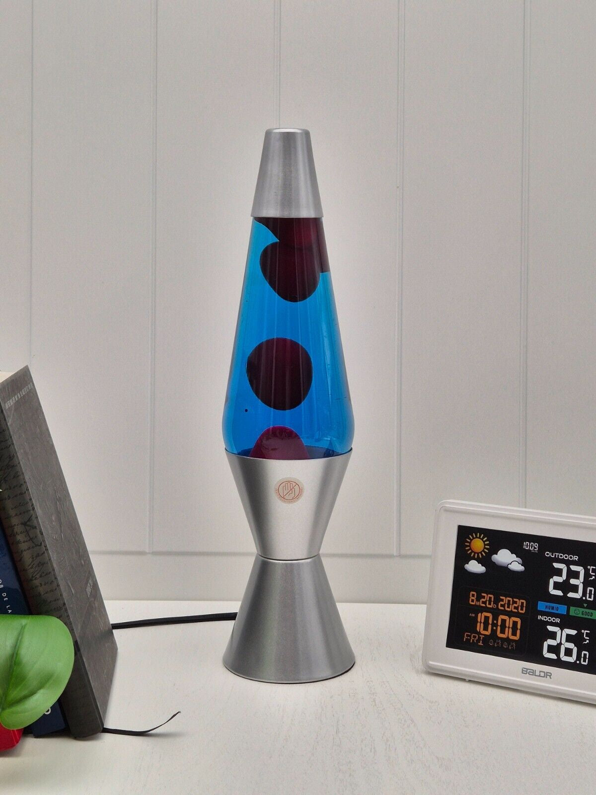 New LAVA LAMP METAL BASE 37CM LIGHT/NIGHT LIGHT/ GIFT
